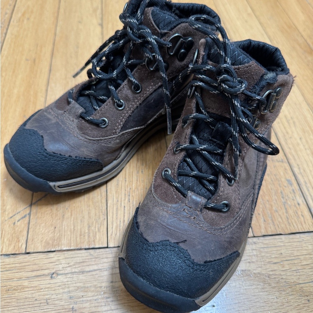 Sz 12 kids Timberland Hiking Boots Boys Brown Waterproof